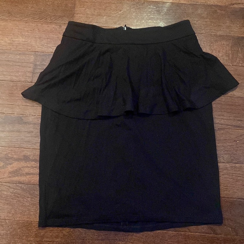 Brand new WHBM Skirt with Ruffle